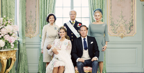 Noen mangler på prinsesse Adriennes offisielle dåpsbilder